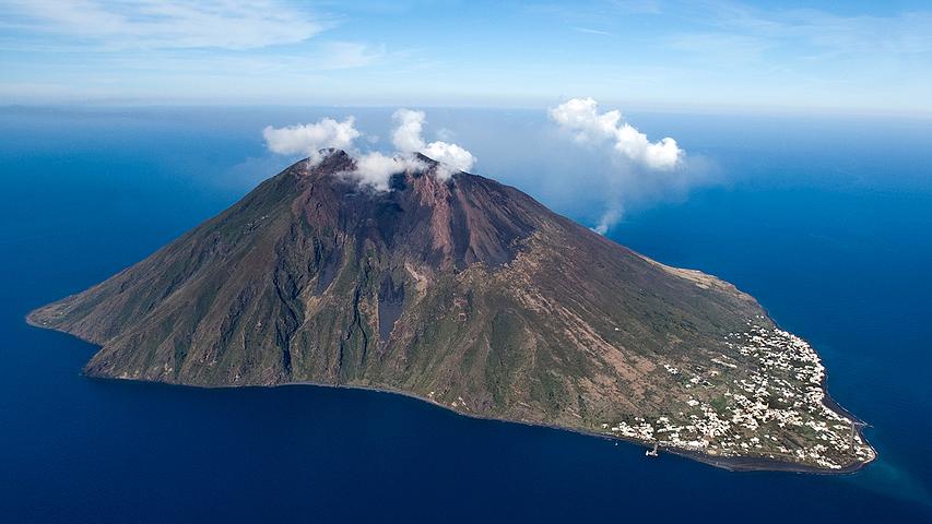 Research expedition aims to reveal hidden secrets of volcanic tsunamis ...